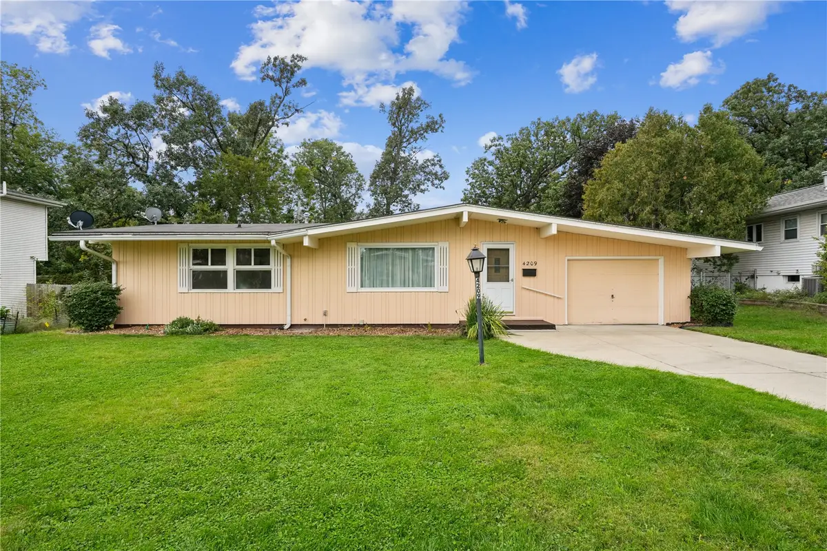 4209 Northwood Drive Ne, Cedar Rapids, IA 52402 - #1