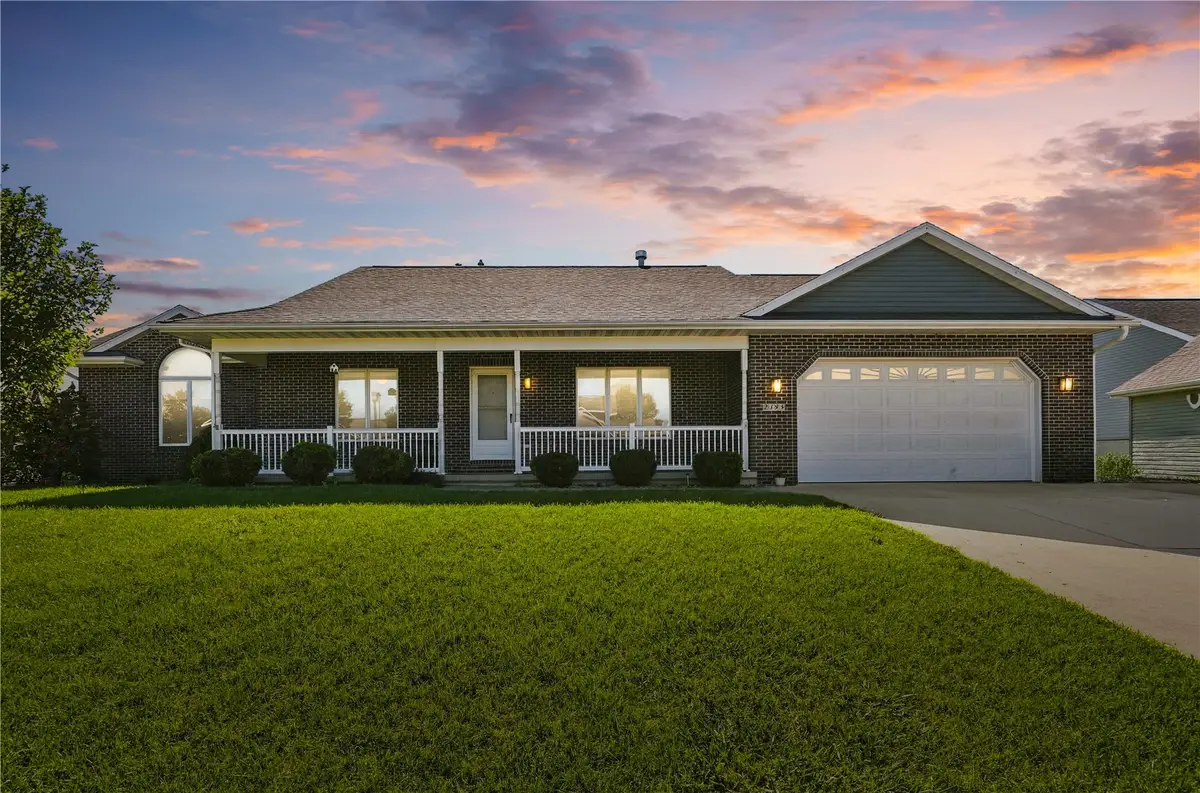 2395 Wolf Run, Hiawatha, IA 52233 - #1