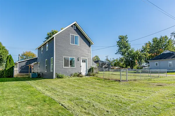 1302 Central Avenue, Center Point, IA 52213