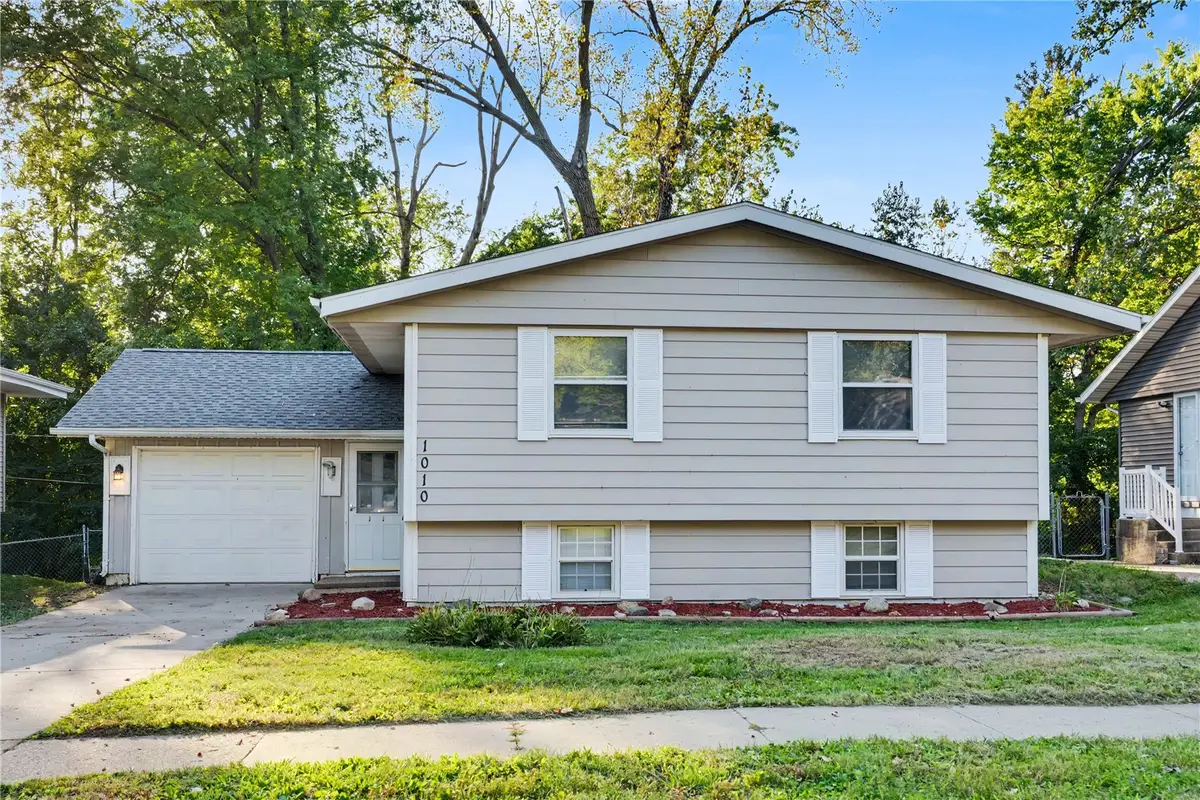 1010 Pawnee Dr Nw, Cedar Rapids, IA 52405 - #1