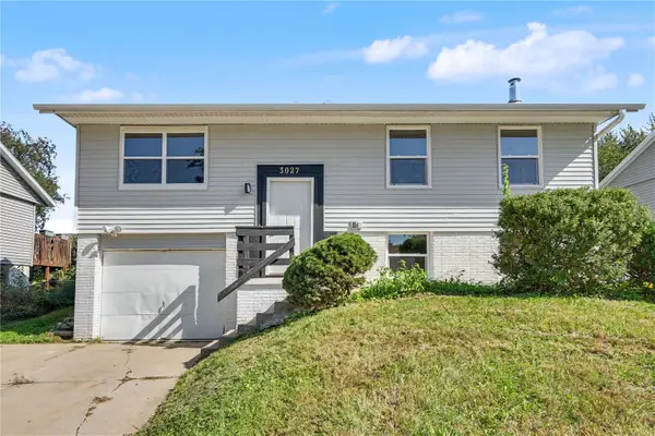 3027 Stratford Ln Sw, Cedar Rapids, IA 52404
