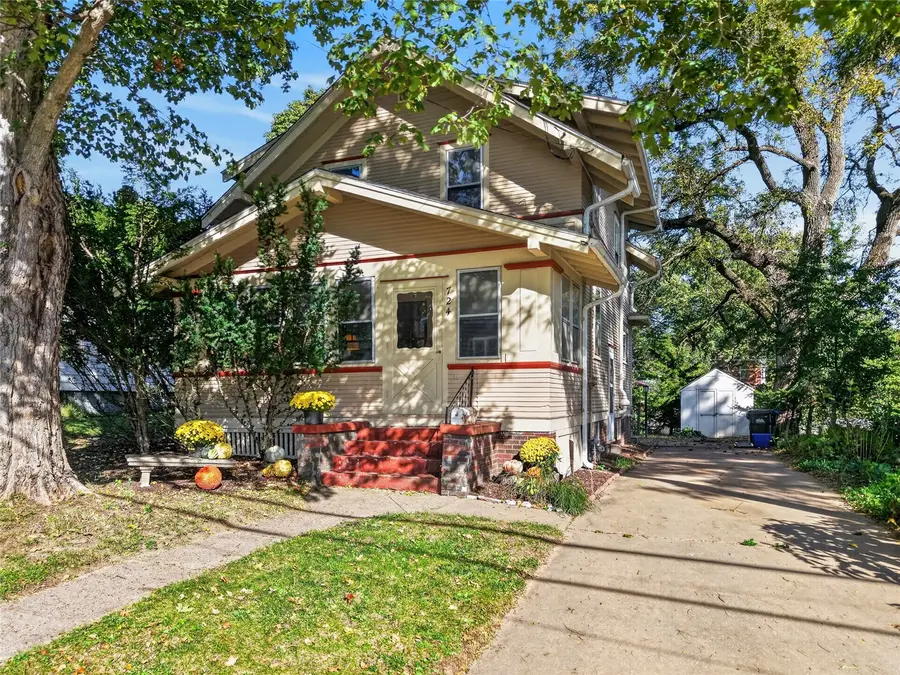 724 N Dodge Street, Iowa City, IA 52245 - #2