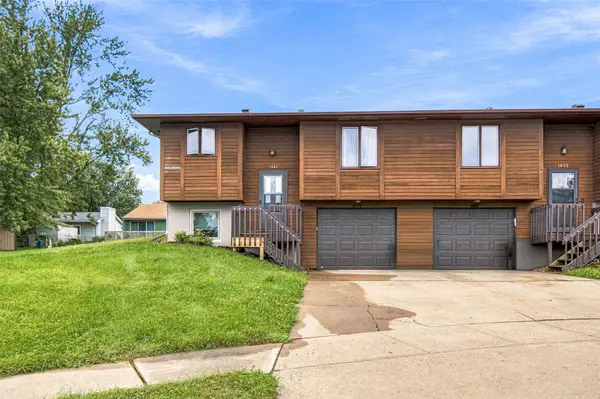 1841 & 1843 Hollywood Court, Iowa City, IA 52240
