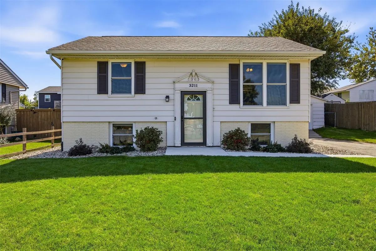 3211 29th Avenue Sw, Cedar Rapids, IA 52404 - #1
