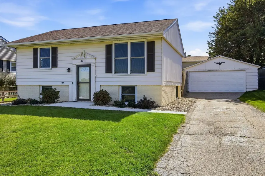 3211 29th Avenue Sw, Cedar Rapids, IA 52404 - #2