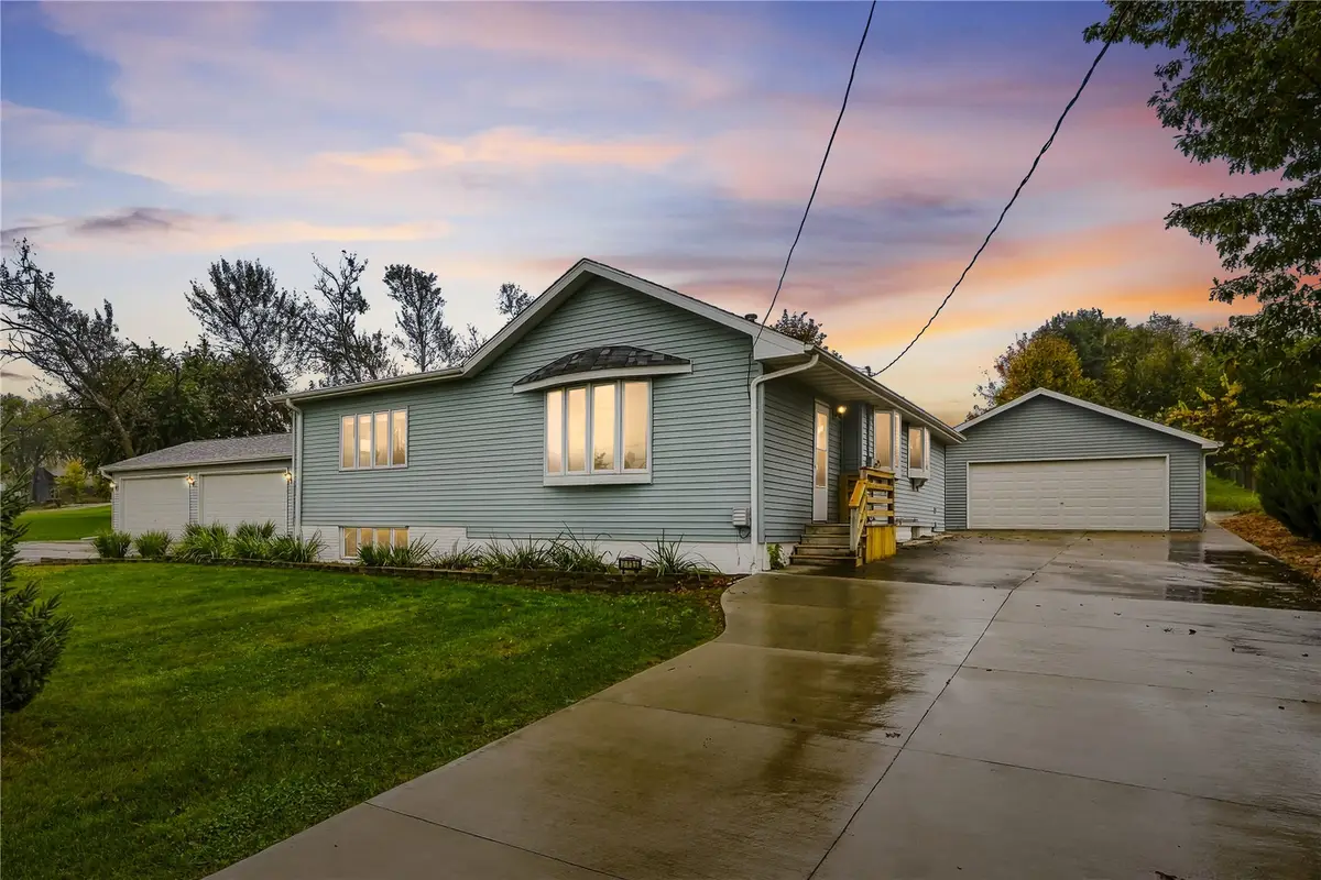 2135 Zika Ave, Cedar Rapids, IA 52405 - #1