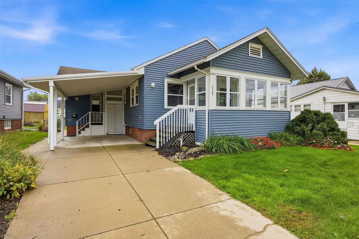 1727 Maple Drive Nw, Cedar Rapids, IA 52405 - #1
