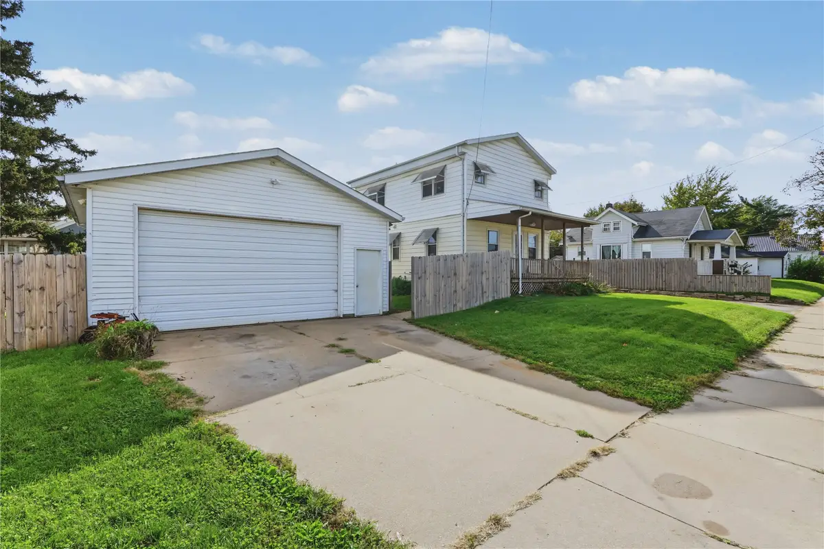 107 24th Avenue Sw, Cedar Rapids, IA 52404 - #1