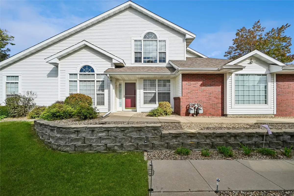 4412 1st Ave Nw, Cedar Rapids, IA 52405 - #1