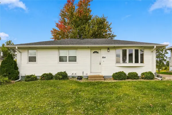 824 29th St Nw, Cedar Rapids, IA 52405