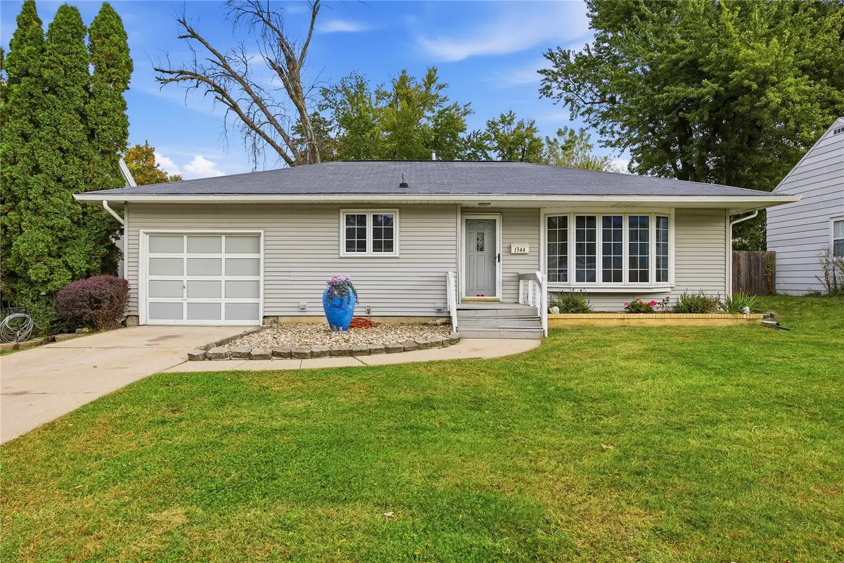 1344 J Avenue Avenue, Cedar Rapids, IA 52402 - #1