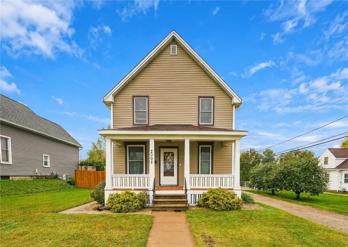 2002 2nd Street Sw, Cedar Rapids, IA 52404 - #1