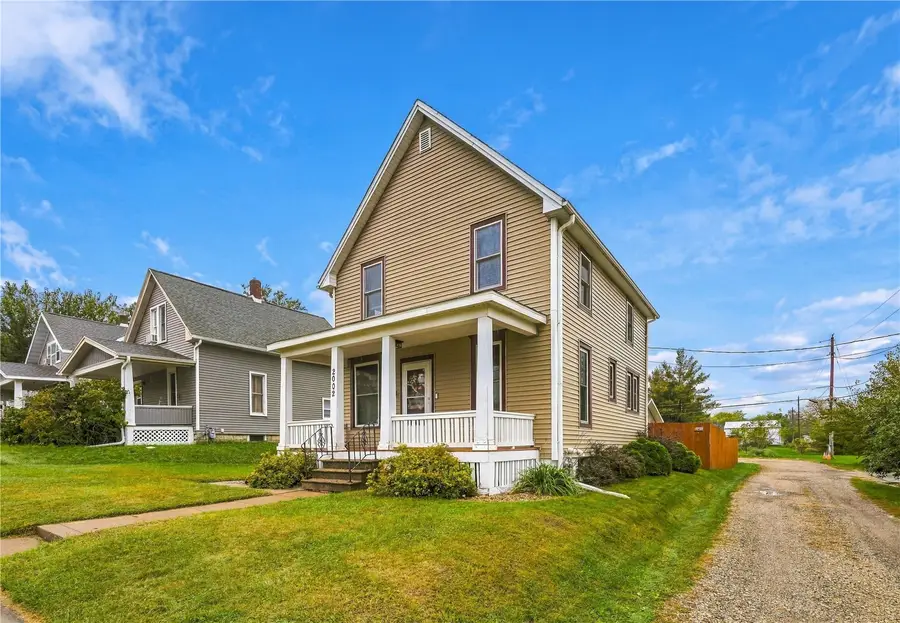 2002 2nd Street Sw, Cedar Rapids, IA 52404 - #2