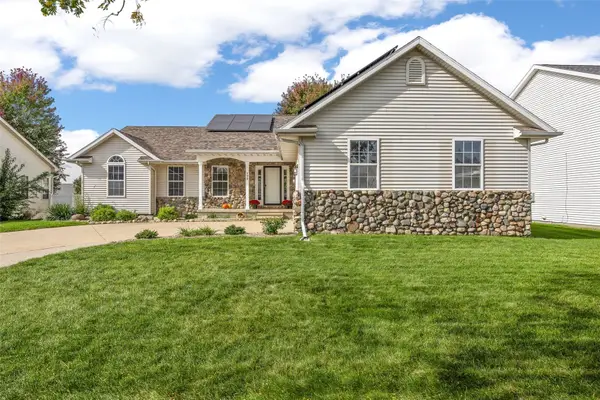 190 N 17th Avenue, Hiawatha, IA 52233