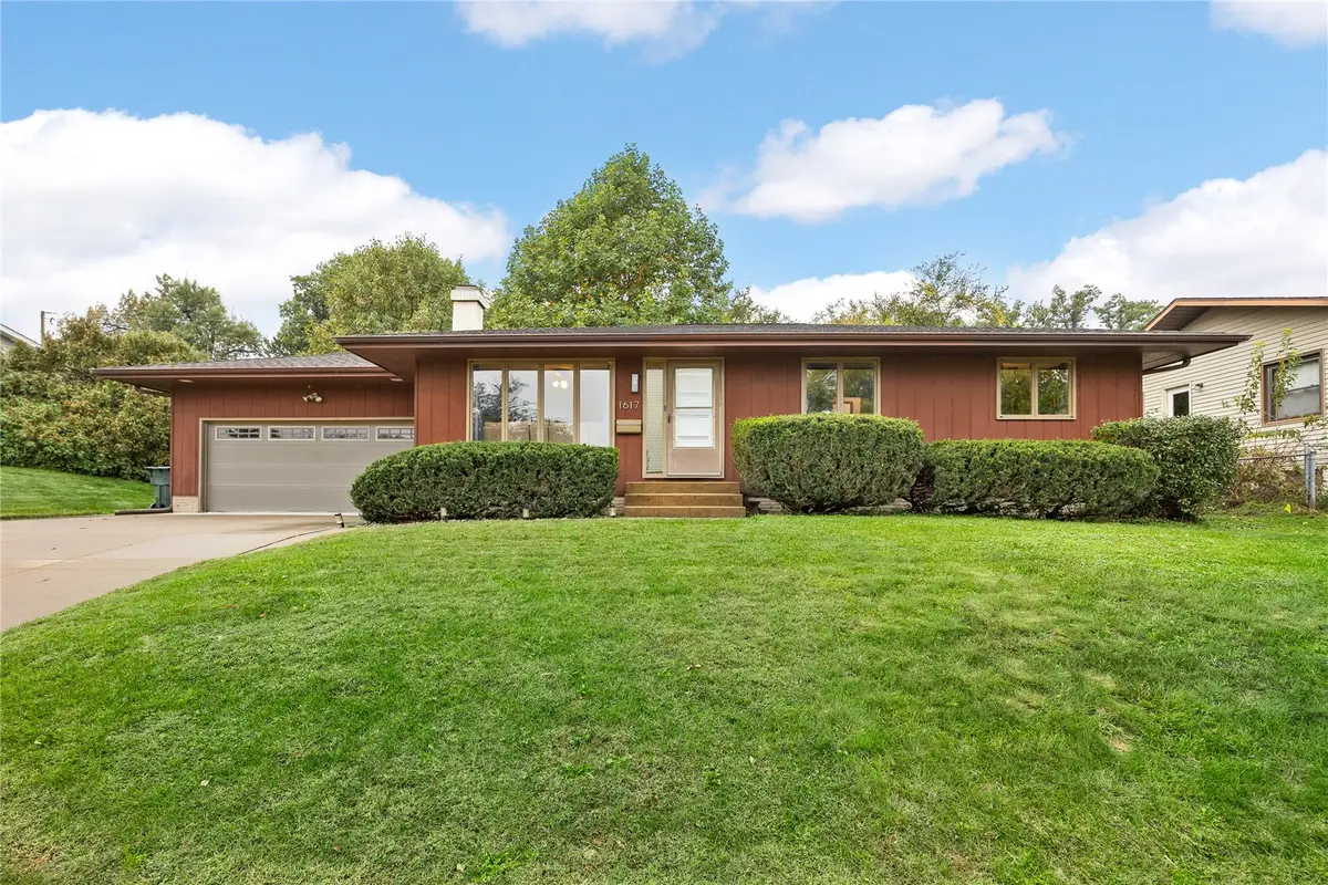 1617 Sierra Drive Ne, Cedar Rapids, IA 52402 - #1