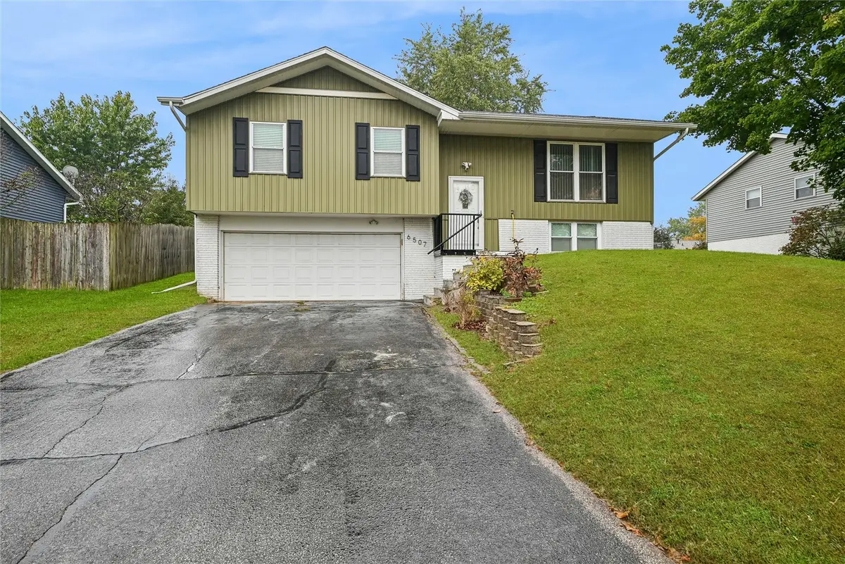 6507 Medford Lane Ne, Cedar Rapids, IA 52402 - #1