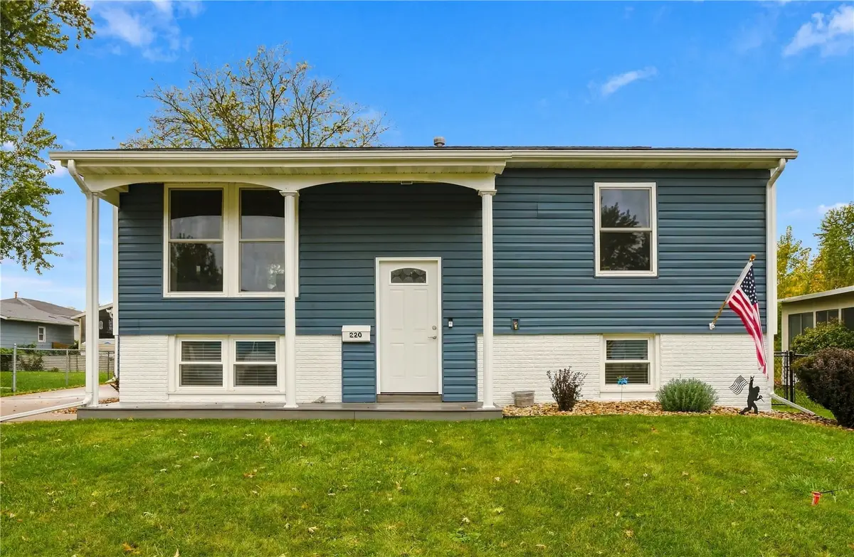 220 Fleetwood Road Sw, Cedar Rapids, IA 52404 - #1
