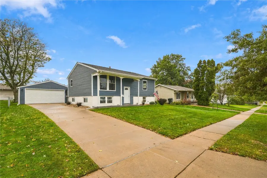 220 Fleetwood Road Sw, Cedar Rapids, IA 52404 - #2