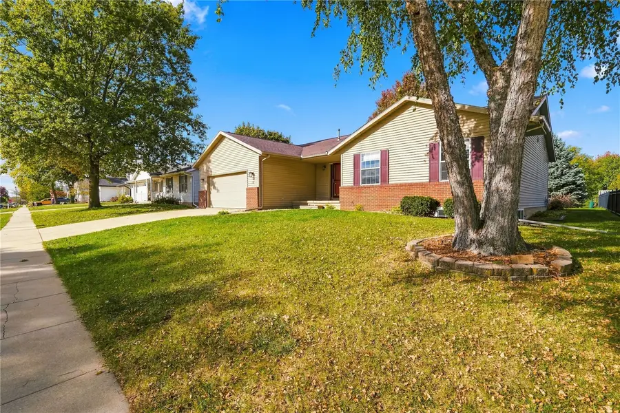 110 W 34th Avenue, Marion, IA 52302 - #3