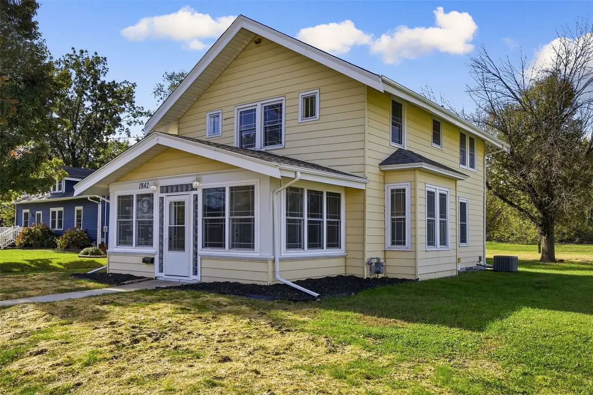1842 Ellis Boulevard Nw, Cedar Rapids, IA 52405 - #1
