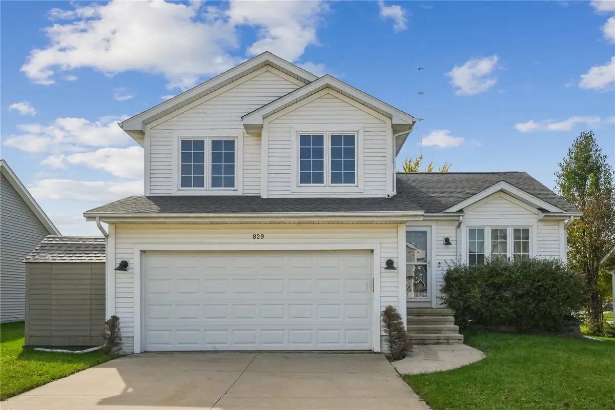 829 71st Street Ne, Cedar Rapids, IA 52402 - #1