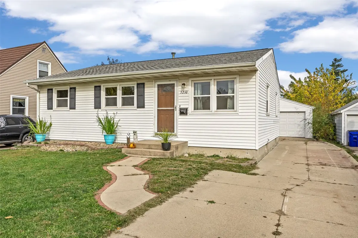 3210 Vine Avenue Se, Cedar Rapids, IA 52403 - #1