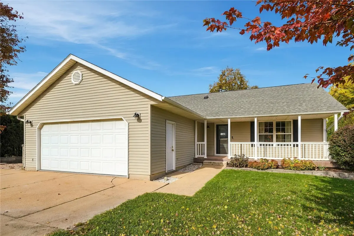 904 6th Avenue, Coggon, IA 52218 - #1