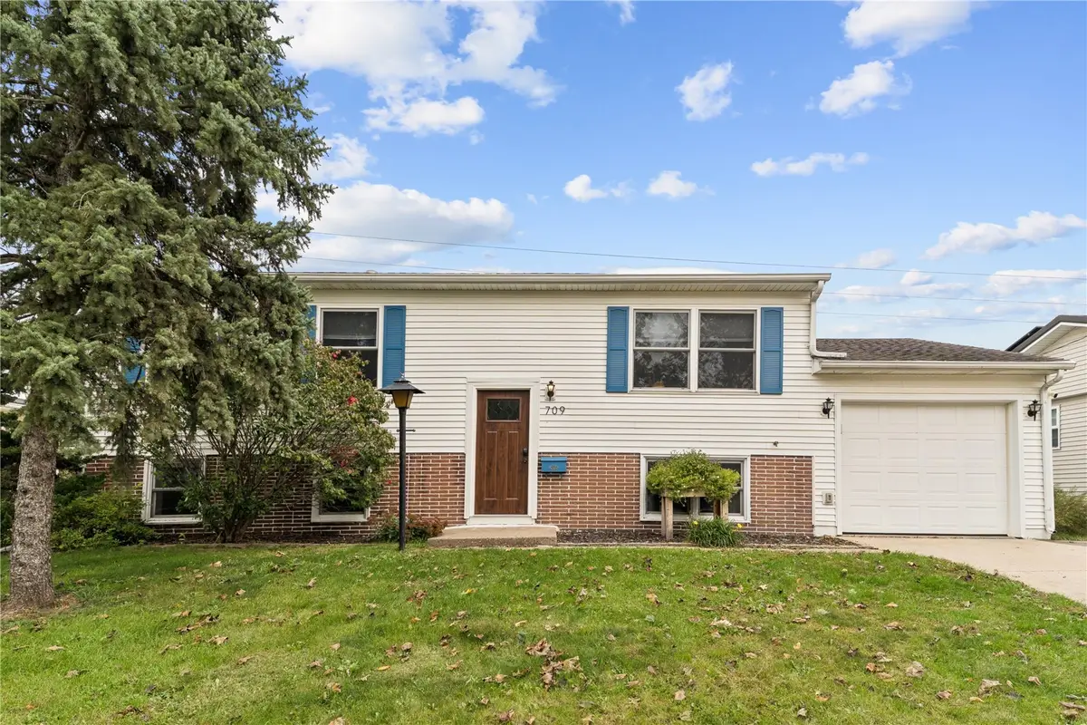 709 Jacolyn Drive Nw, Cedar Rapids, IA 52405 - #1