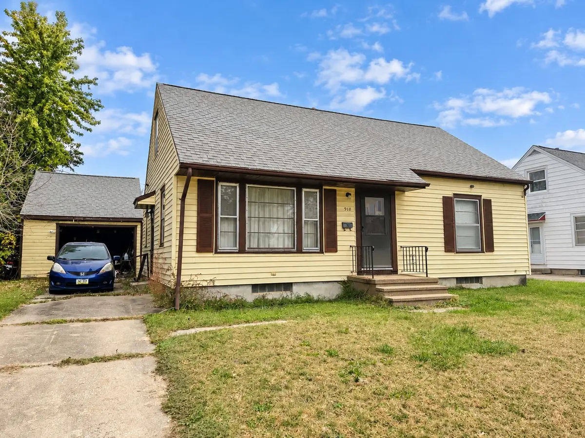 910 Staub Court Ne, Cedar Rapids, IA 52402 - #1