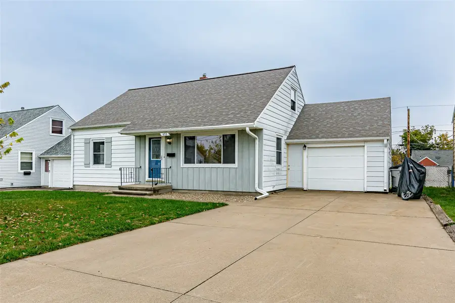 833 30th Street Ne, Cedar Rapids, IA 52402 - #2