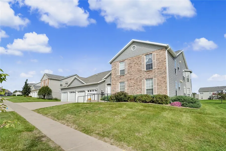 6317 Greenbriar Lane Sw #D, Cedar Rapids, IA 52404 - #2