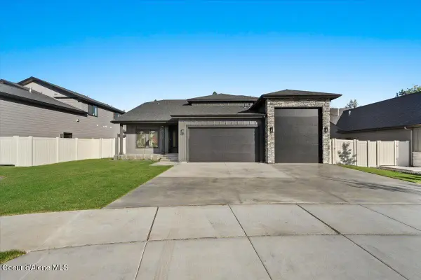 9345 N Secretariat Ln, Hayden, ID 83835