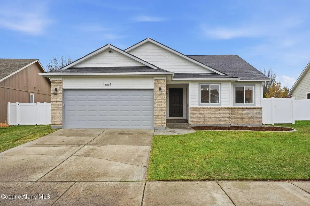 1664 W DURHAM DR, Coeur Dalene, ID 83815 - Image #1