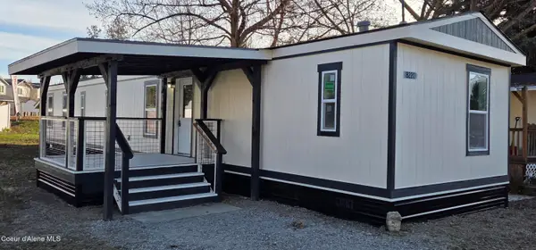 8220 W BORDON CT, Rathdrum, ID 83858