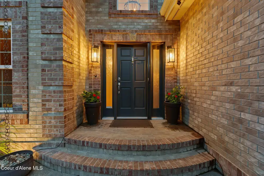 1611 E Heritage Ln, Spokane, WA 99208 - Image #2