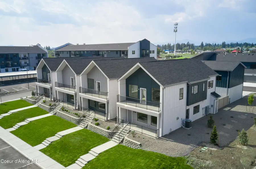 953 E RAILROAD AVE, Post Falls, ID 83854 - Image #2