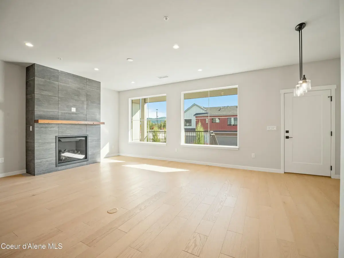 1033 E RAILROAD AVE, Post Falls, ID 83854 - Image #1