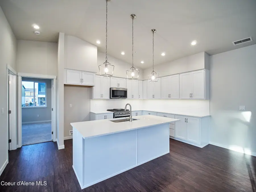 962 E Railroad Ave, Post Falls, ID 83854 - Image #2