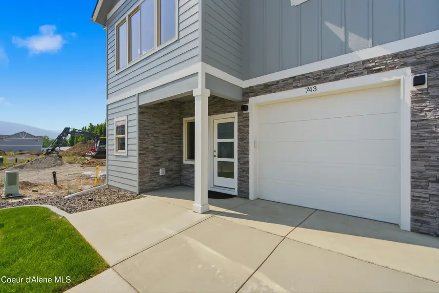 673 N Galbraith Lp, Post Falls, ID 83854 - #3