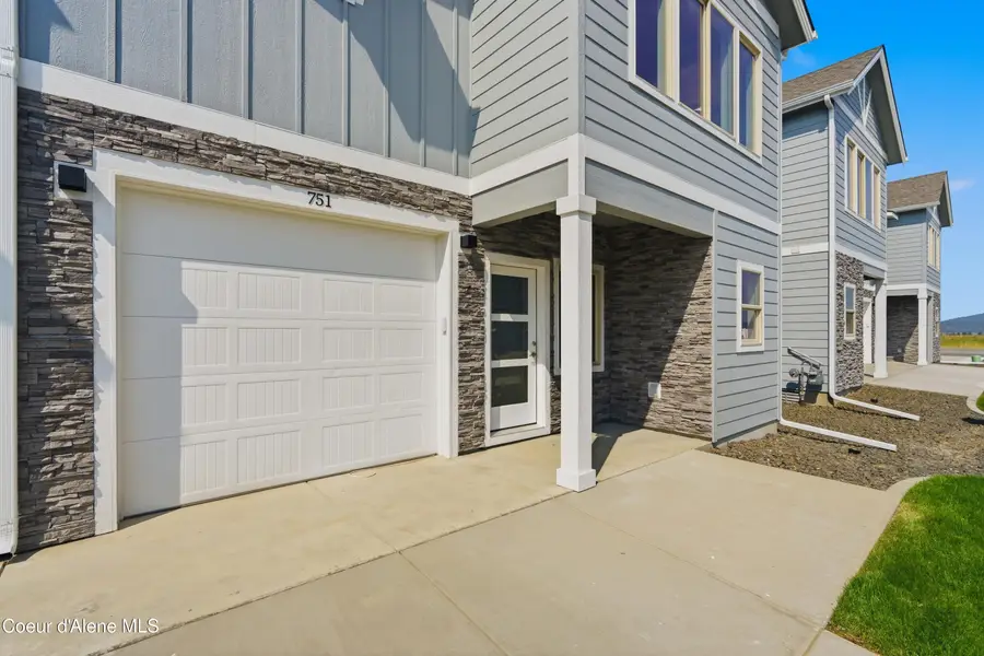 681 N Galbraith Lp, Post Falls, ID 83854 - #3