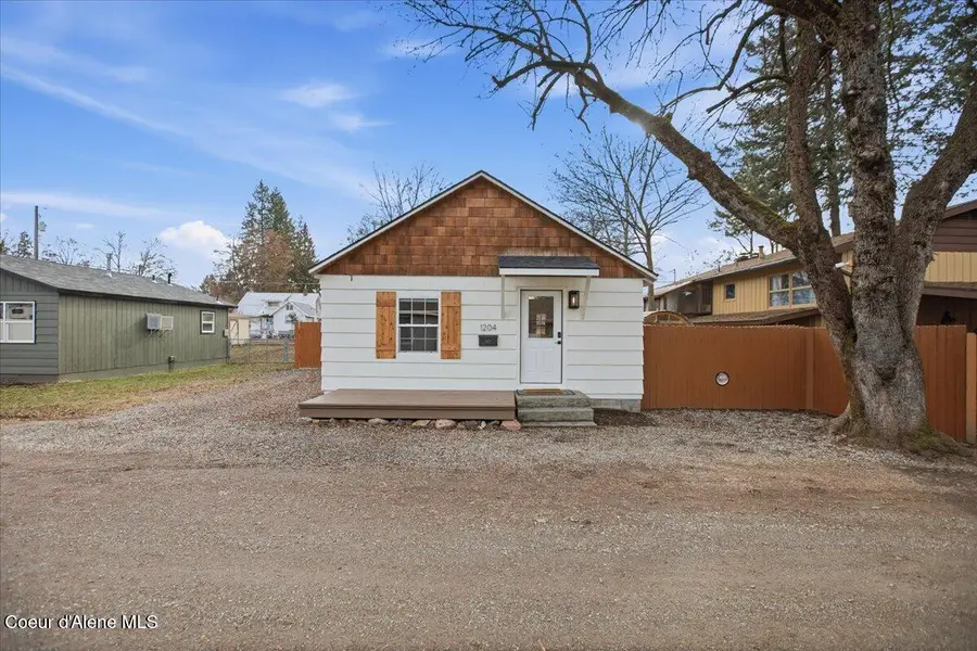 1204 E Foster AVE, Coeur Dalene, ID 83814 - #2