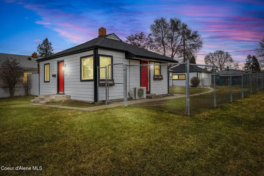 727 E Crown Ave, Spokane, WA 99207 - #2