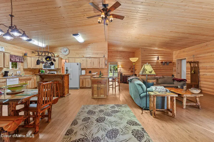 25431 N Lantern Hill Rd, Rathdrum, ID 83858 - #2