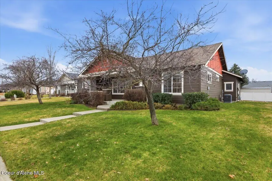 6810 W Soldier Creek Ave, Rathdrum, ID 83858 - #3