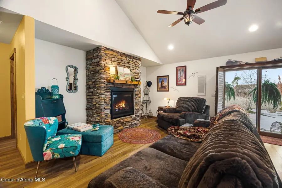 13439 N Shimmering Ct, Rathdrum, ID 83858 - #2