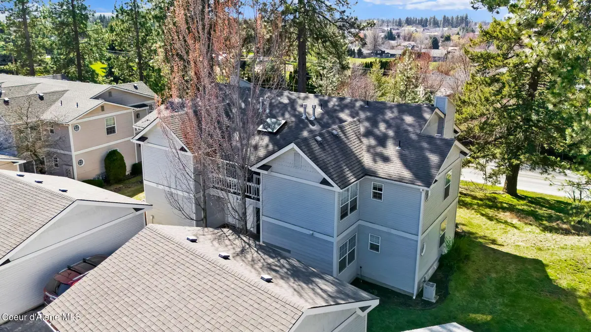 8233 N Ridgewood DR #APT 4, Hayden, ID 83835 - #1