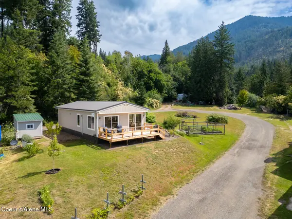 302 School Rd #15, Hope, ID 83836
