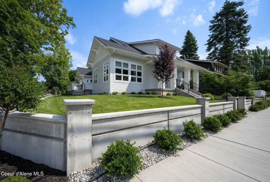 215 W Foster AVE, Coeur Dalene, ID 83814 - #2