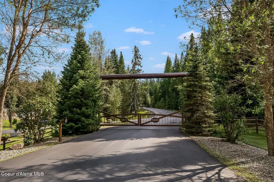 534 Saddleback Dr, Naples, ID 83847 - #3