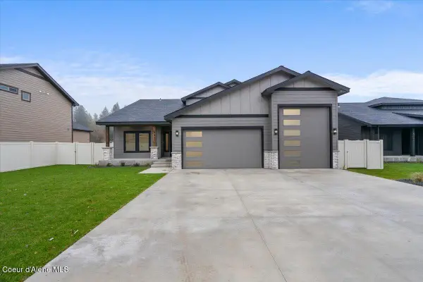 9337 N Secretariat LN, Hayden, ID 83835